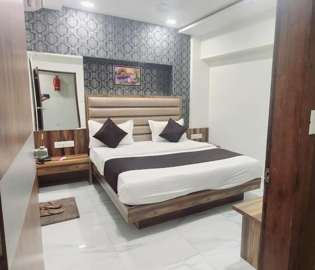 Hotel Sun Shine Ahmedabad Eksteriør bilde